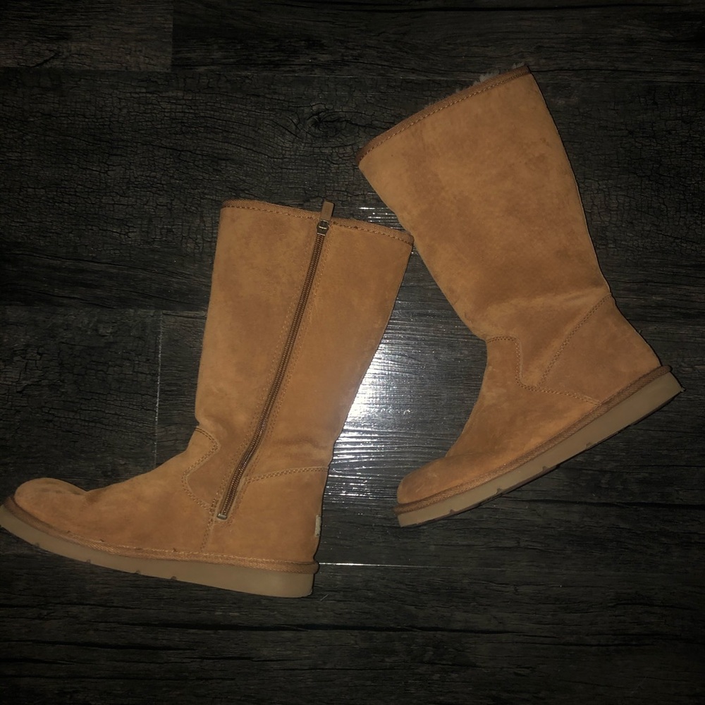 UGG BOOTS WITH ZIPPER - WORN ONCE